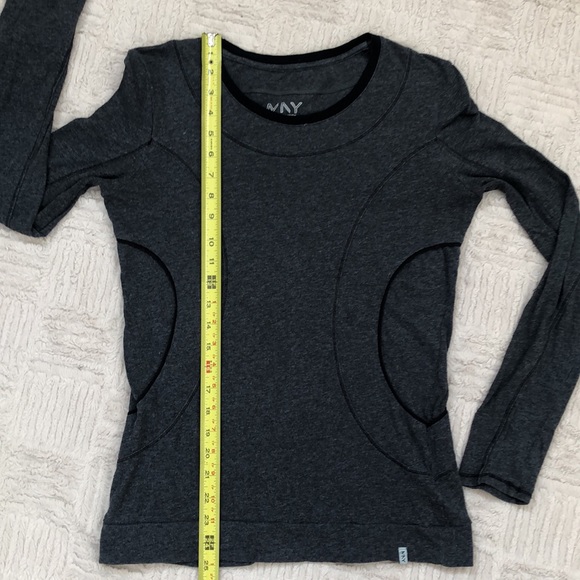 Marc New York long sleeve performance top grey black with thumbholes Size Small - Picture 16 of 16